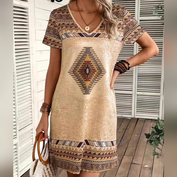 Dresses & Skirts - Women's Geometric Pattern Short Sleeve Dress